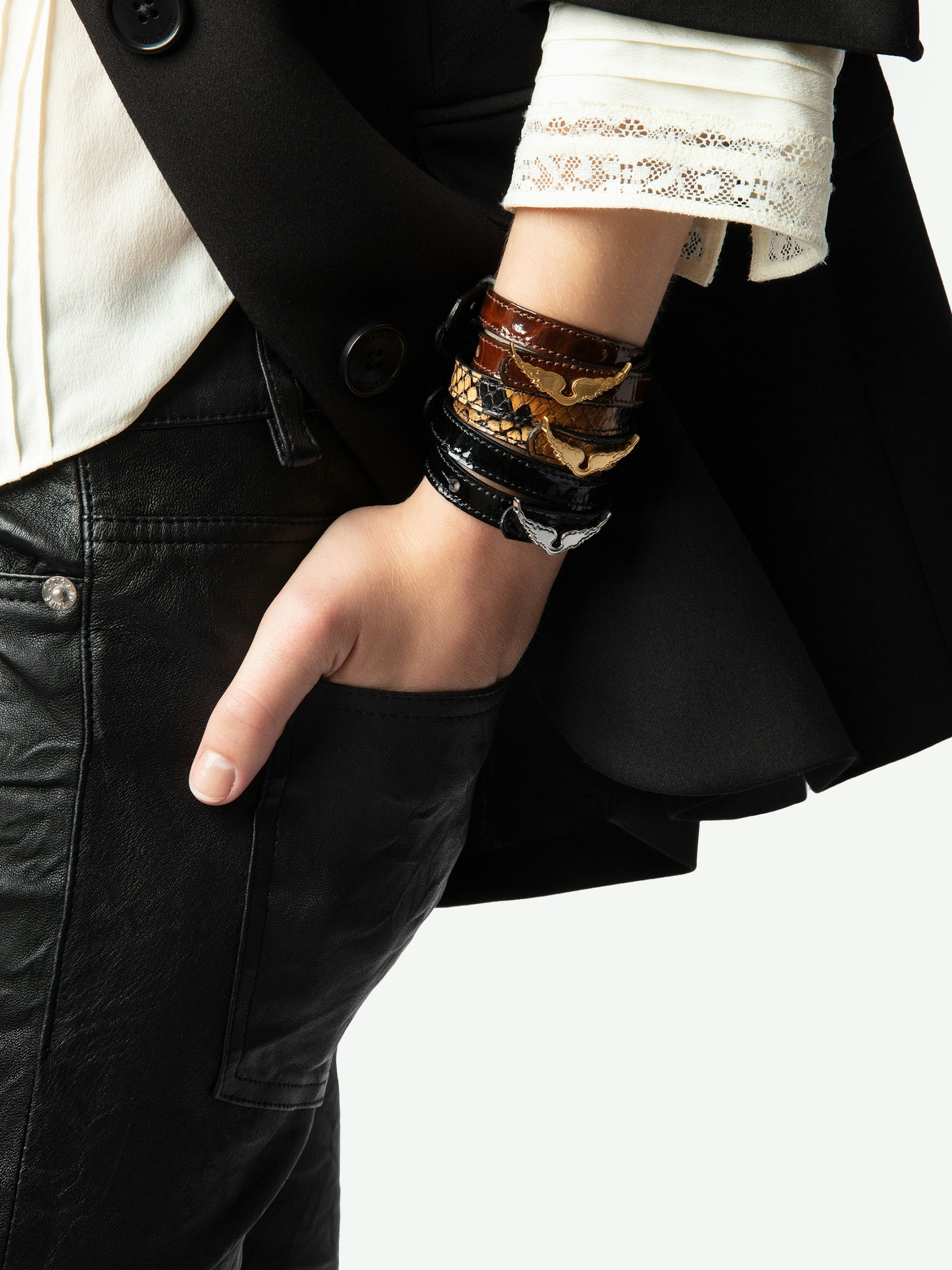 Rock Bracelet 100% Leather - Brown crocodile-embossed leather bracelet with golden wing buckle.
